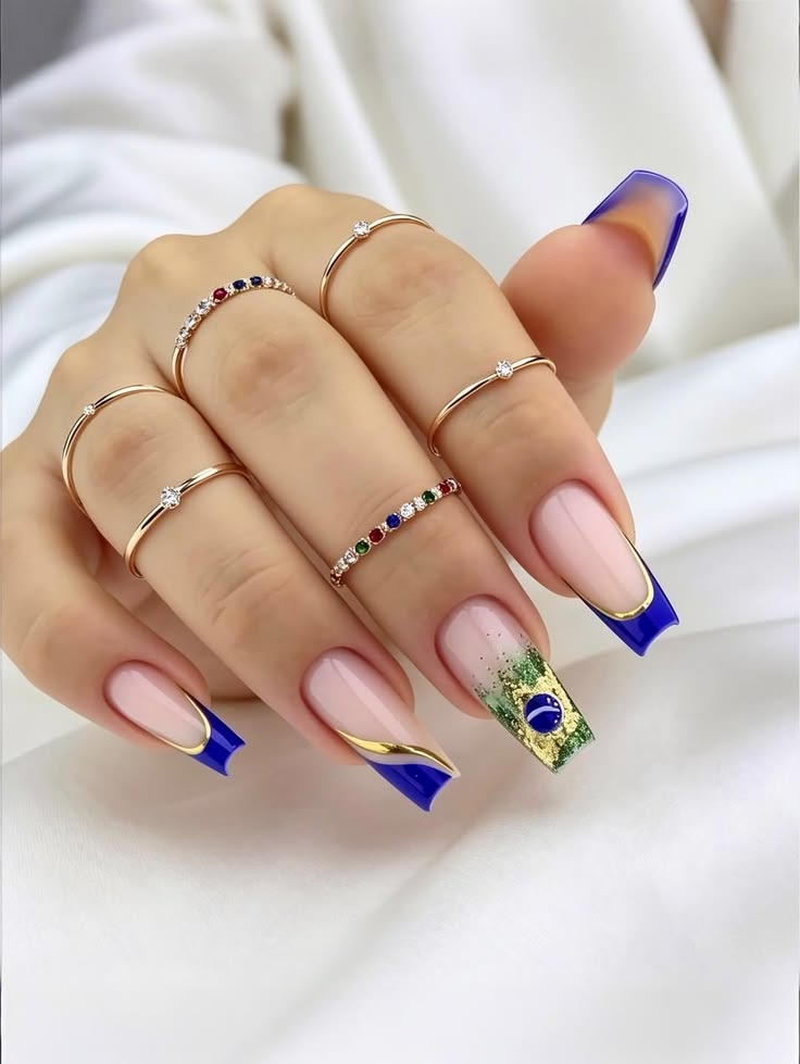 Nail art com a bandeira do Brasil